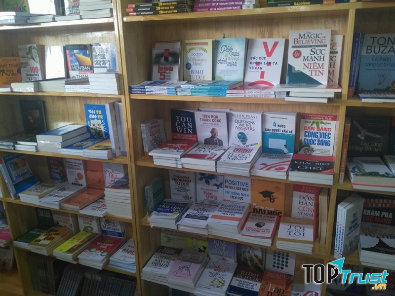 Nhà sách Việt Lý
