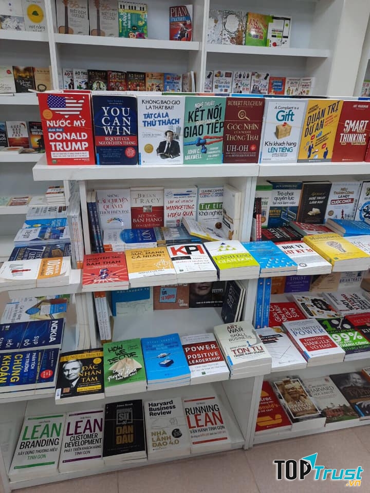 Nhà sách Việt Lý