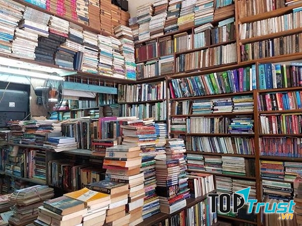 Nhà sách Xuân Thu