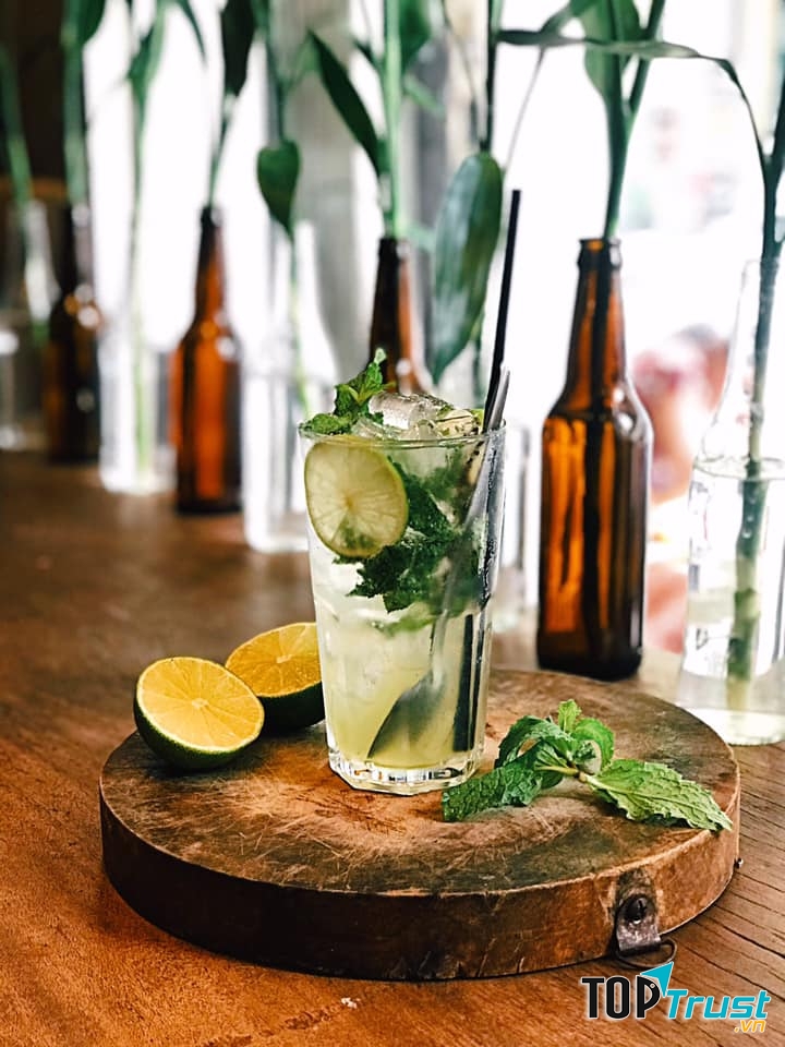 Nhà Saigon Cafe