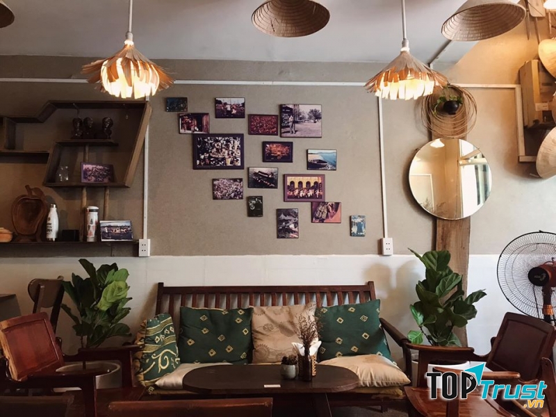 Nhà Saigon Cafe