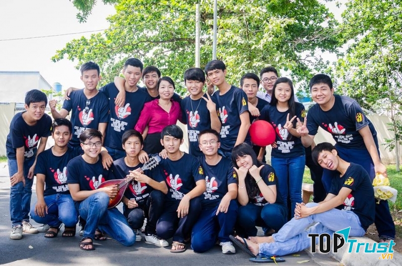 Nhà sản xuất đồng phục Dona Fashion