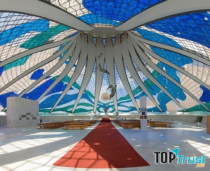Bên trong của Nhà thờ Brasilia