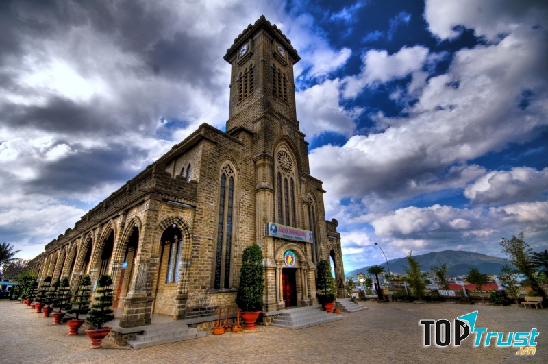 Địa chỉ: Trung tâm thành phố Nha Trang