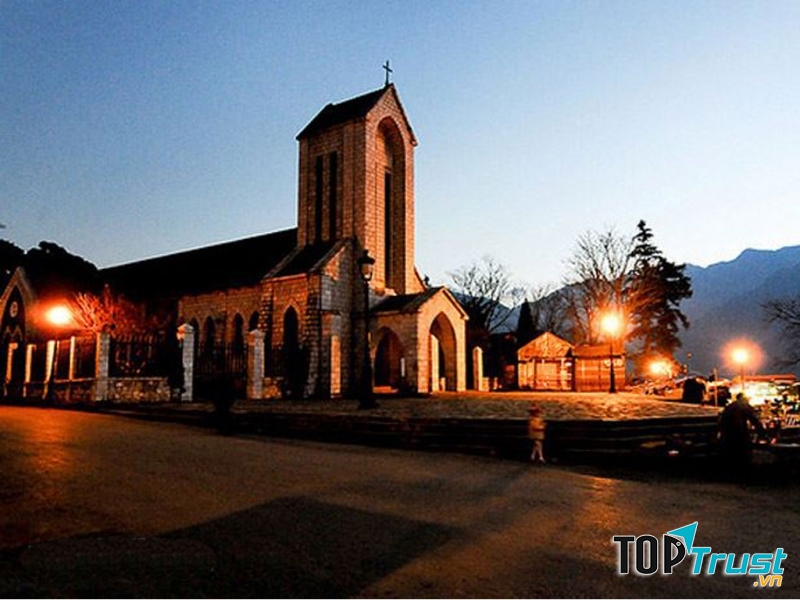 Nhà thờ cổ Sa Pa