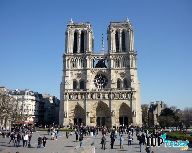 Với 13,6 triệu du khách/năm, Nhà thờ Đức Bà trở thành nơi được vô cùng yêu thích
