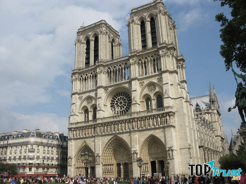 Nhà Thờ Đức Bà Paris – Pháp