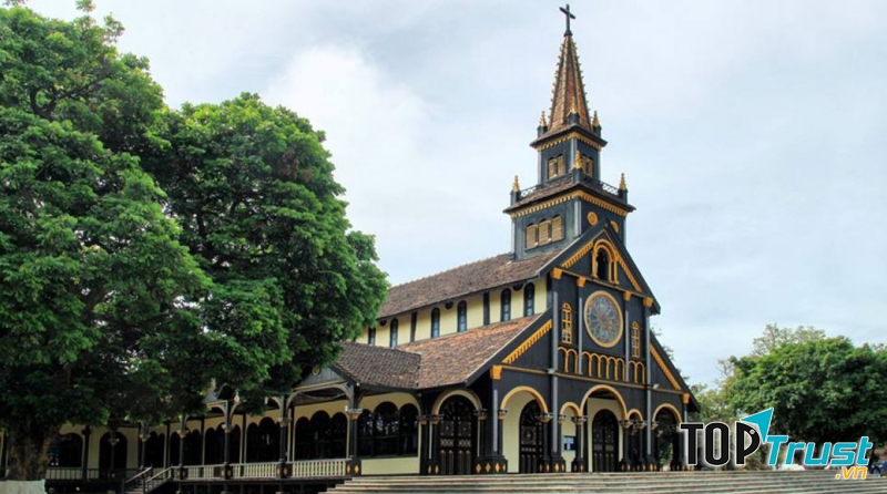 Nhà thờ gỗ Kon Tum