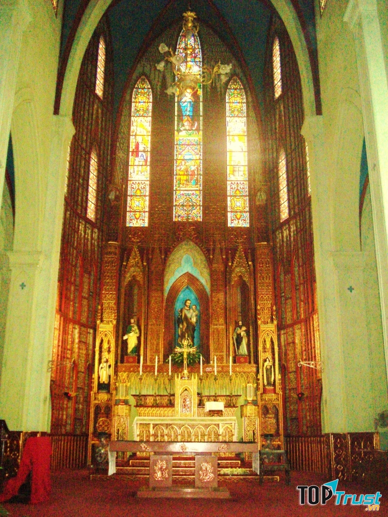 Cung thánh Nhà thờ Lớn