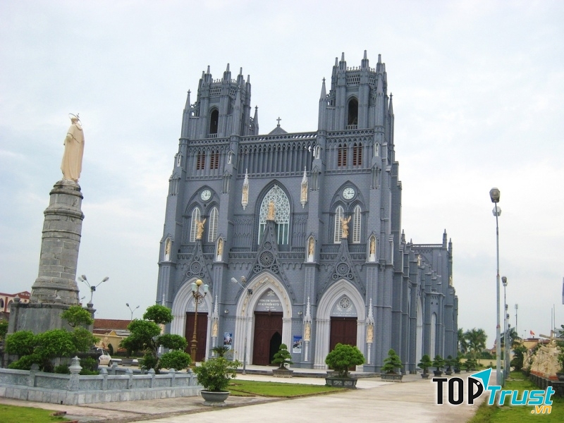 Nhà thờ Công giáo Rôma này thuộc Giáo phận Bùi Chu, Việt Nam