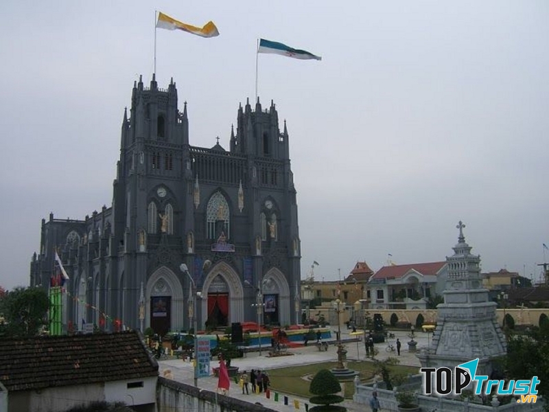 Toàn cảnh nhà thờ Phú Nhai