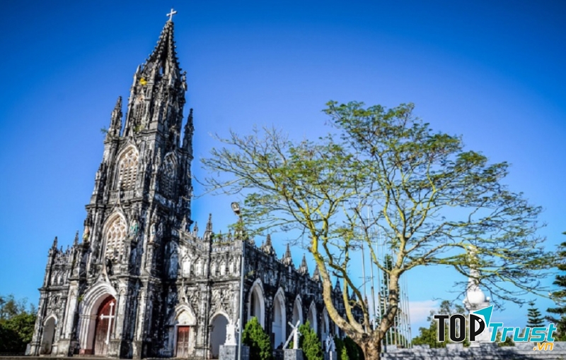 Nhà thờ Trà Cổ mang đậm phong cách Châu Âu