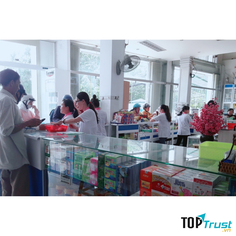 Nhà thuốc tây Hồng Đào