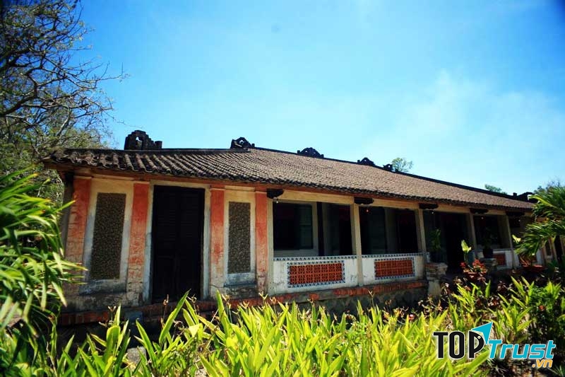 Nhà trăm cột