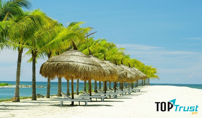 Bãi biển Nha Trang đẹp hút mắt