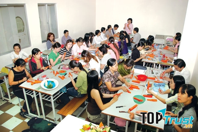 Rất nhiều chị em đăng ký học nấu ăn tại Nhà văn hóa phụ nữ TP.HCM