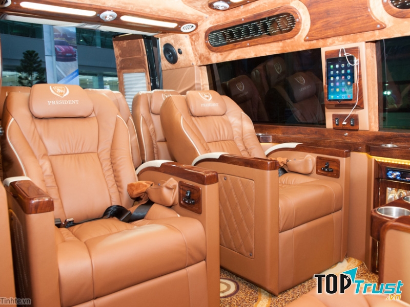 Nhà xe limousine Hoa Dũng