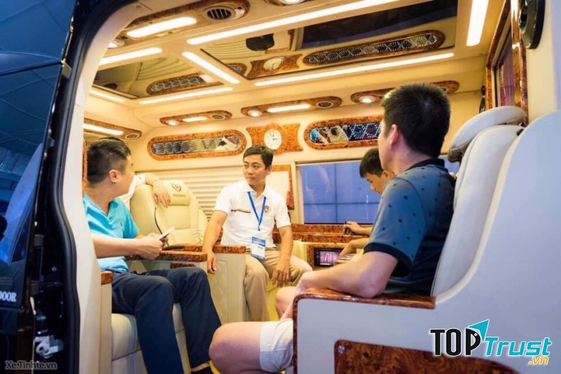 Nhà xe Hoàng Đức