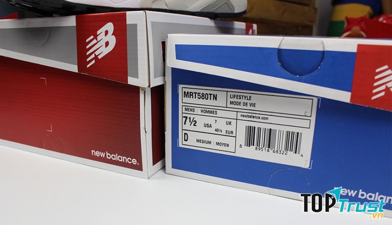 Hộp giày New Balance