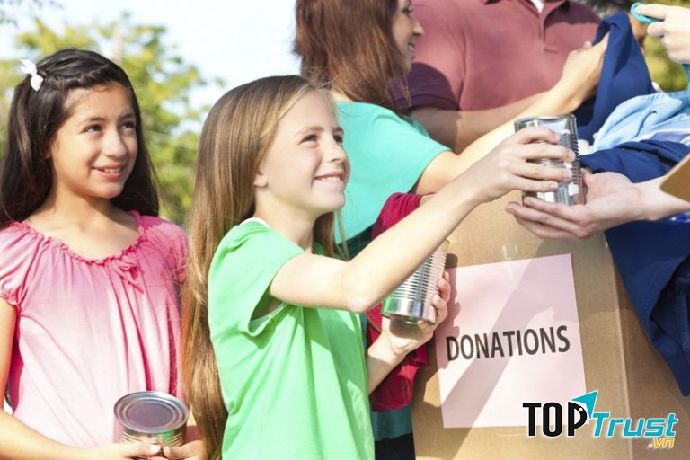 Biết sẻ chia với người khác là một đức tính tốt, học cách tiết kiệm với chính bản thân mình.