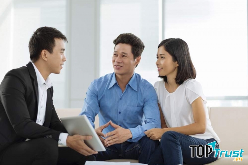 Mức lương cơ bản của nhân viên bán hàng chỉ giao động trên dưới 4 triệu.
