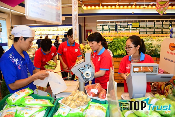 Nhân viên siêu thị