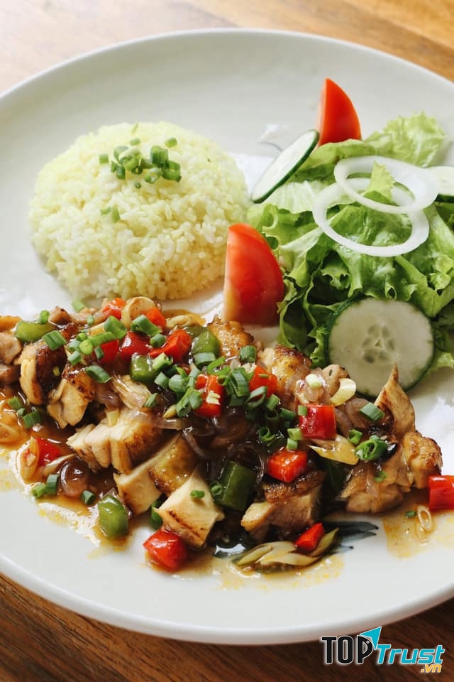 Nhà hàng với những món ăn cực kỳ chất lượng nhưng lại có giá khá bình dân, luôn tạo sự hài lòng cho thực khách ghé tới đây