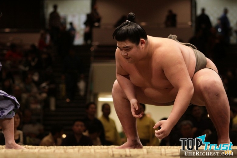 Nhật Bản là quốc gia duy nhất trên thế giới giới hạn cân nặng bằng luật pháp