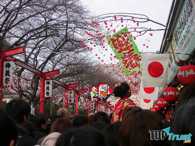 Ngày nay, nhiều người Nhật cảm thấy tiếc nuối với thứ lịch đã khiến họ mất dần bản sắc của mình
