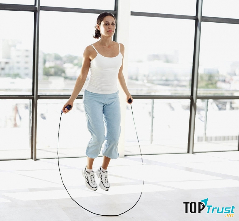 Nhảy dây giúp đùi thon gọn