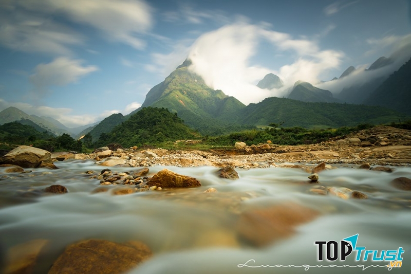 Bạn sẽ được mãn nhãn với những bức ảnh tuyệt đẹp, từ cảnh núi non hùng vĩ đến biển cả mênh mông, từ con người đến muông thú, từ cây hoa đến ngọn cỏ