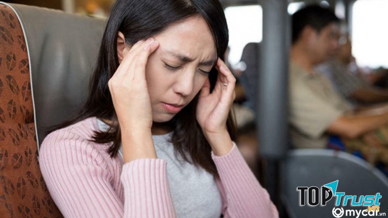 Không nên ngồi ngược hướng xe chạy