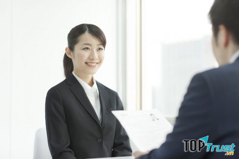 Nhìn thẳng khi giao tiếp