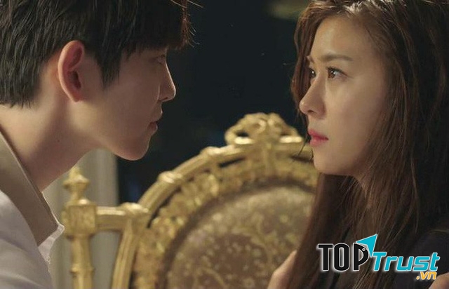 Luôn căng thẳng khi chạm mắt