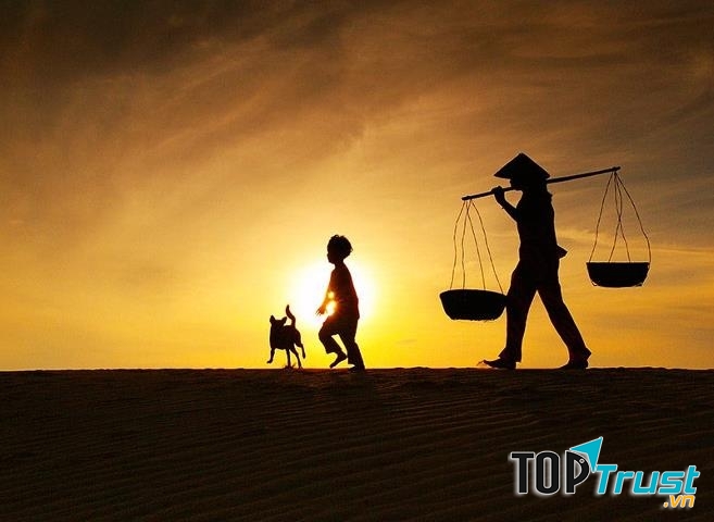 Tuổi thơ con là bầu trời bên mẹ