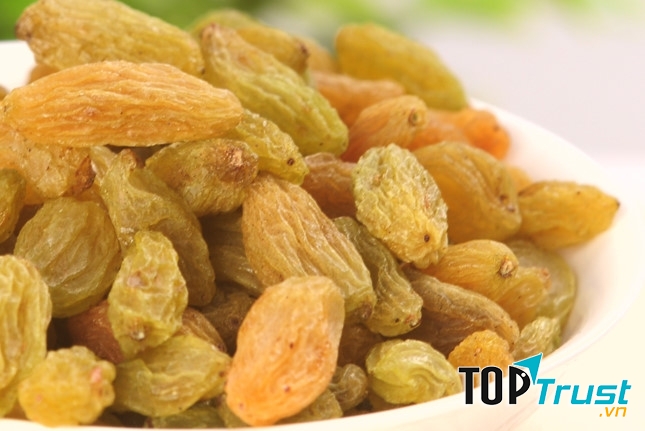 Nho sấy giúp ổn định huyết áp cho bà bầu.