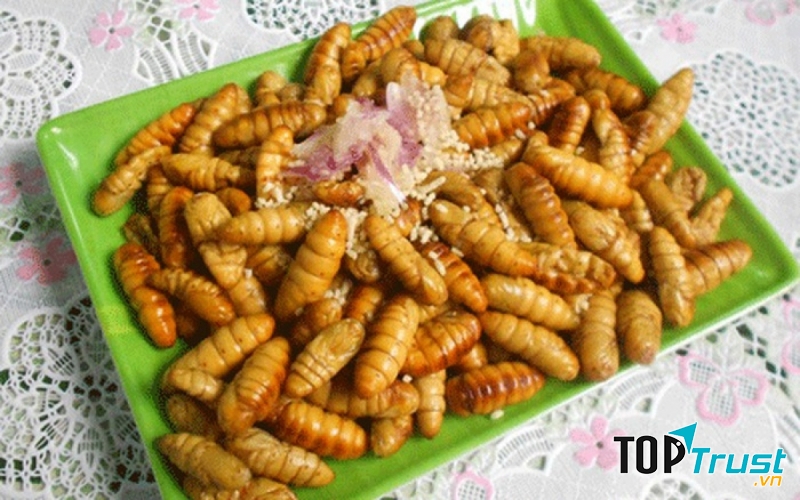 Nhộng rang thơm ngon, béo ngậy