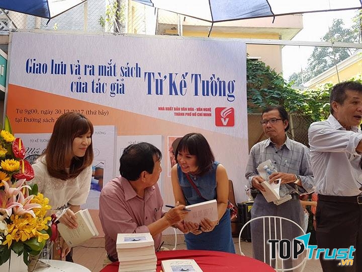 Tác giả Từ Kế Tường