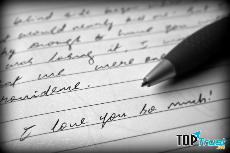 Viết ra cảm xúc sẽ dễ dàng hơn nói, vì vậy bạn có thể gửi thiệp hoặc gửi thư cho người ấy.﻿﻿