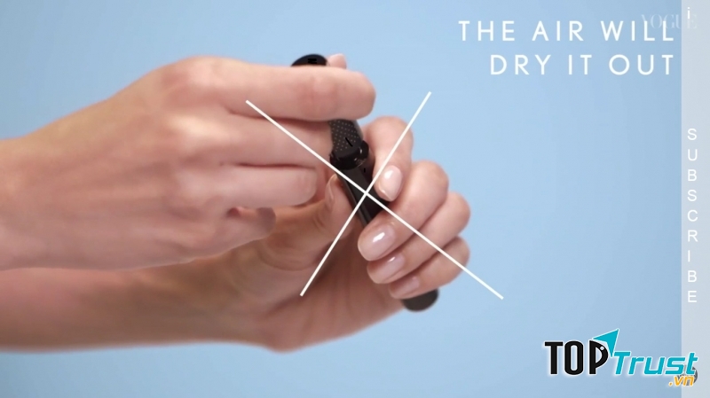 mascara sẽ dễ bị khô nếu bạn làm như vậy