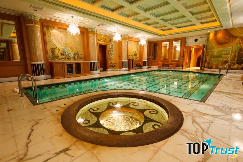 Người ta hào phóng sử dụng vàng để trang trí cho những ngôi đền Hồi Giáo, cung điện, bảo tàng, khách sạn 4 - 5 sao.