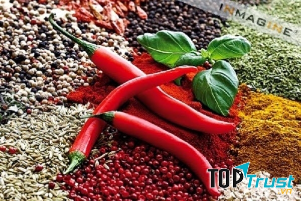 Không cho bé bị viêm tai giữa ăn đồ ăn cay nóng.