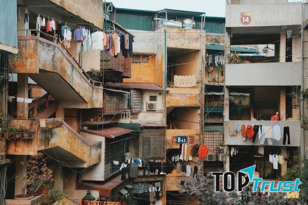 Khu tập thể rêu phong cũ kĩ