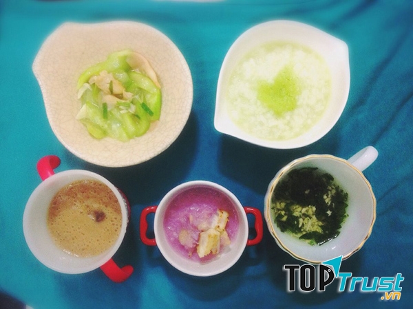 Bữa ăn dặm của trẻ cần cân bằng đủ các chất dinh dưỡng