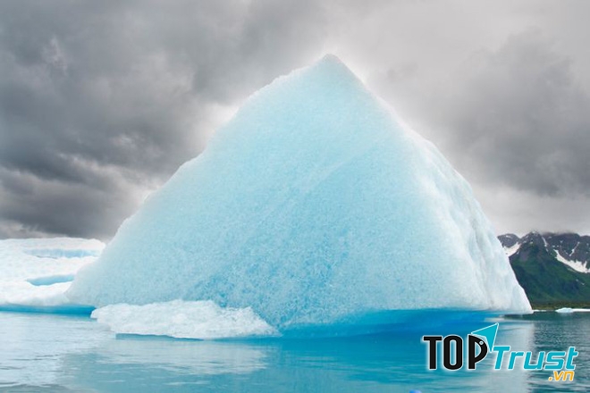 Những tảng băng trôi lúc nào cũng mang một vẻ đẹp hùng vĩ và bí ẩn