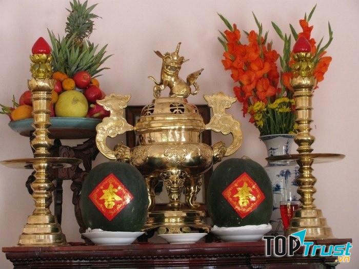 Bài trí bàn thờ ngày Tết