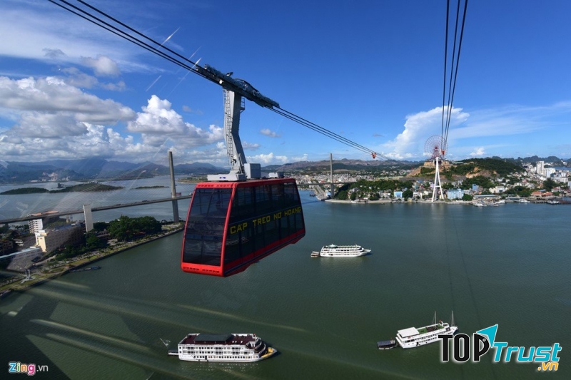 Bạn hãy dành ít phút để trải nghiệm cảm giác thú vị trên cáp treo Nữ Hoàng