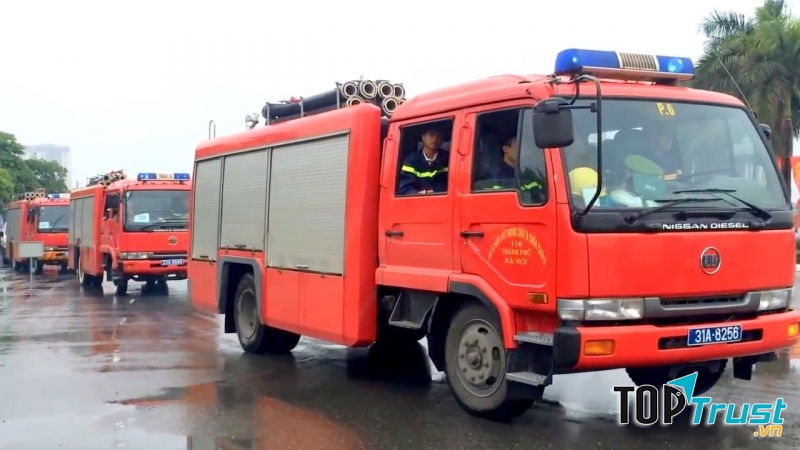 Nhường đường cho xe ưu tiên - xe cứu hỏa