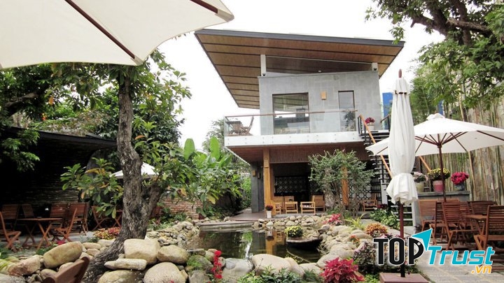 Nia Cafe giống như một ngôi biệt thự sinh thái