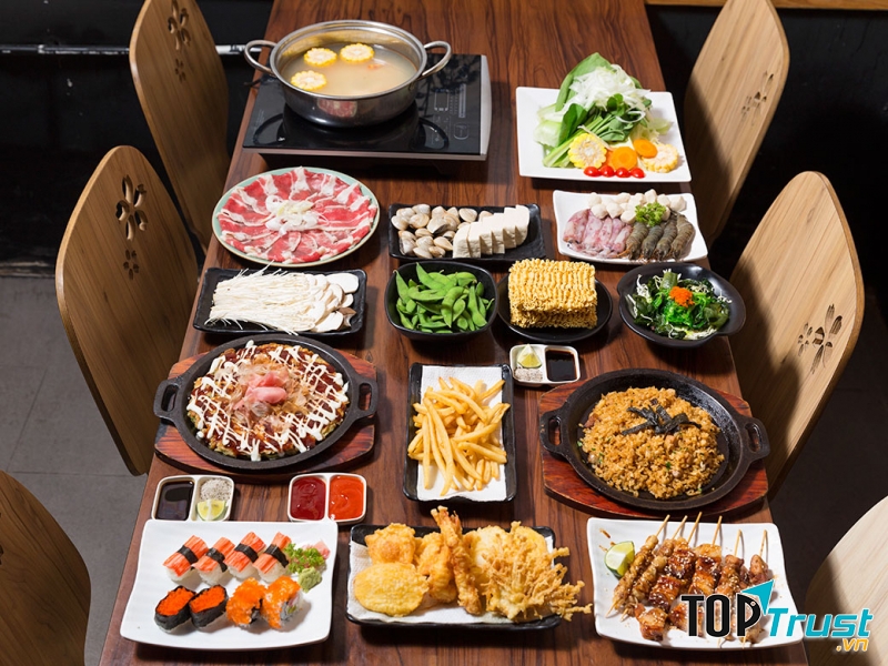 Bàn buffet tại Nijyumaru